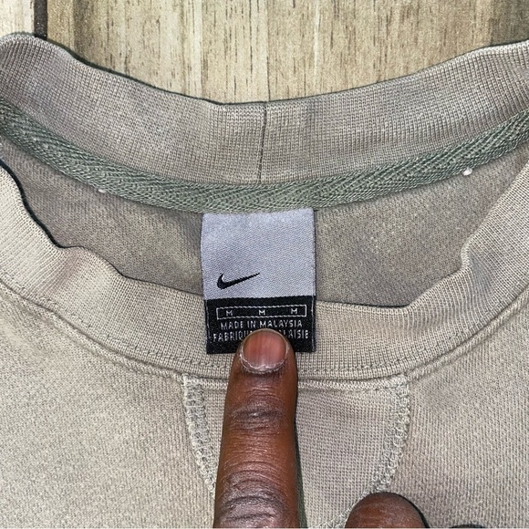 Vintage Nike Center Logo Green Men’s Sweatshirt - Picture 5 of 7